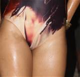 Rihanna S Pot Rookvrije Bikini toont de omtrek van haar Barbados