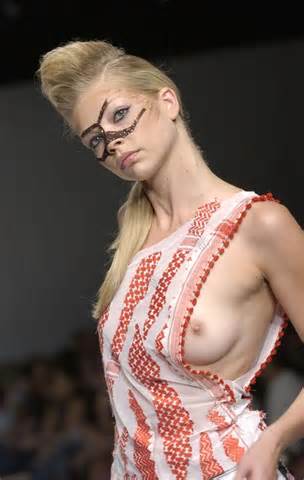 Catwalk Oeps modellen Topless Upskirt tepel Slips doorzien deel 5