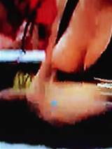 Celeste Bonin Aka Kaitlyn Nip Slip op WWE Raw van de dag