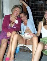 Dronken Milf A rijpe Milf Hairy Bush Upskirt moeder dochter Pussy