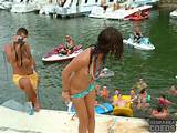 Klik hier om te zien de beste Amateur dronken Pics rond