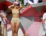 Rihanna Topless Vogue BraziliÃ« strand fotoshoot Candid foto 's