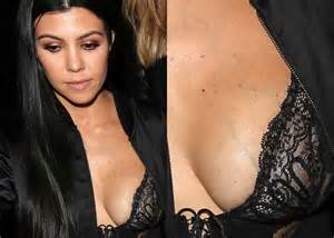 Kourtney Kardashian decollete Boobs met aderen Star Private