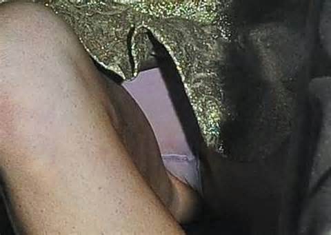 Lindsay Lohan naakt Topless Pussy Slip Upskirt