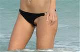 Maria Menounos Bikini storing toont haar naakt geschoren kutje