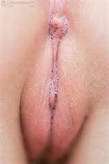 Close Up van een meisjes druipend natte kut
